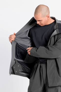 NITRO SNBD/ L1 OUTERWEAR L1 Axial Unisex Jacket -Outlet Skis Store 873852 001 Axial Jacket Phantom Detail 5 1334x2000 d62f6e3c 7b20 4907 8f94 f5b9c2f8de18