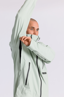 NITRO SNBD/ L1 OUTERWEAR L1 Axial Unisex Jacket -Outlet Skis Store 873852 002 Axial Jacket Spray Detail 4 1334x2000 f6eca15e 5637 4ef6 b0e8 58490891674f