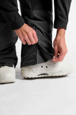 NITRO SNBD/ L1 OUTERWEAR L1 Warren Pant -Outlet Skis Store 873871 002 Warren Phantom Black Detail 7 1000x1500 0e629a9c d890 4873 804e f7347d49e7d5