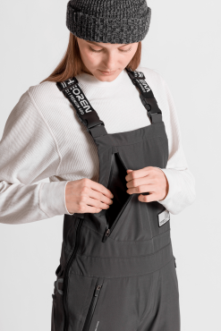 NITRO SNBD/ L1 OUTERWEAR L1 Women's Sao Bib -Outlet Skis Store 873891 001 Sao Bib Phantom Detail 5 1334x2000 ff0e66aa 629c 4637 bd9e 7a12ece15e37