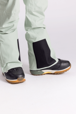 NITRO SNBD/ L1 OUTERWEAR L1 Women's Sao Bib -Outlet Skis Store 873891 002 Sao Bib Spray Detail 5 1334x2000 1e001edd 460f 4a53 836c fd039ee7d469